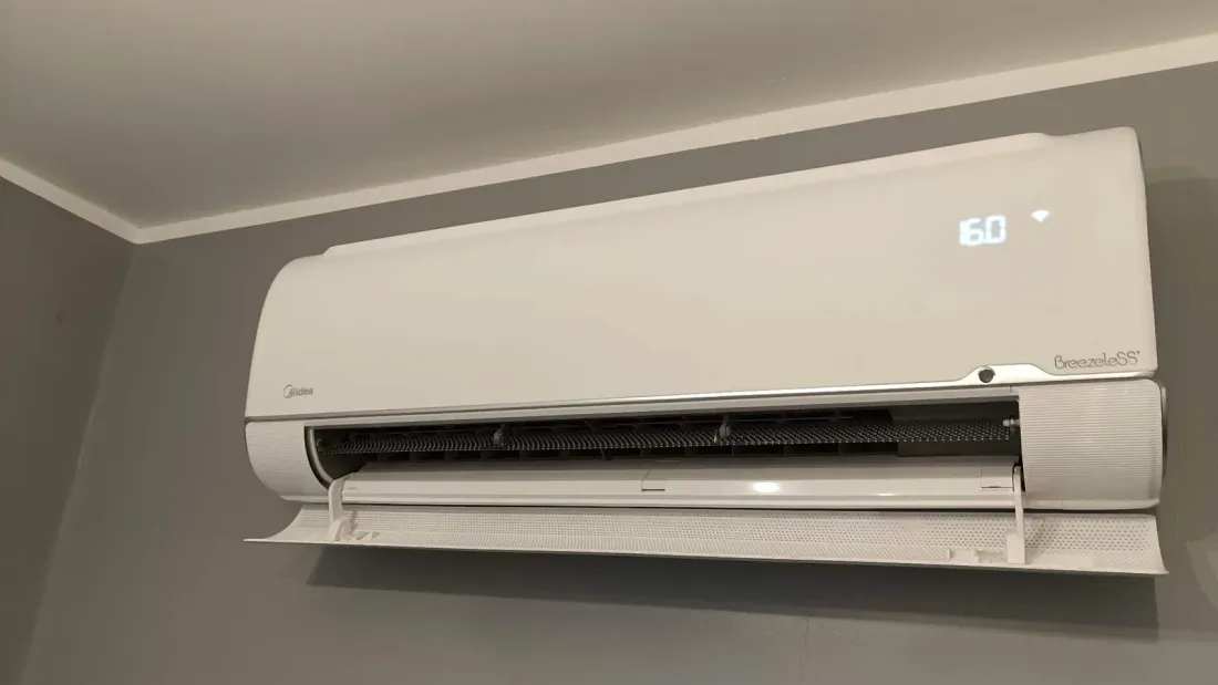 Wall mounted Midea air conditioning indoor unit installed in a Leicester home